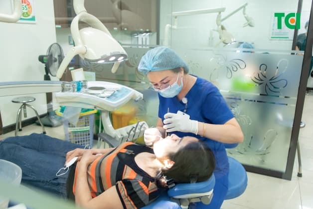 Sử dụng dung dịch tẩy cao răng tại nhà có an toàn không?