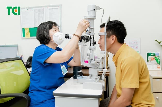 Khám cận thị tại bệnh viện