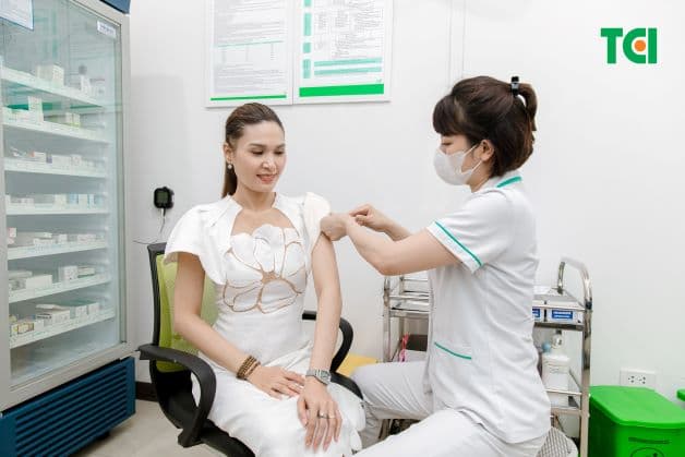 Tiêm vắc xin để bảo vệ cả cộng đồng khỏi bệnh viêm gan A.