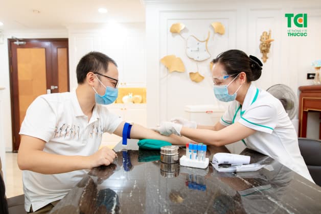 kiểm tra sức khỏe ngay khi có biểu hiện ung thư đại tràng