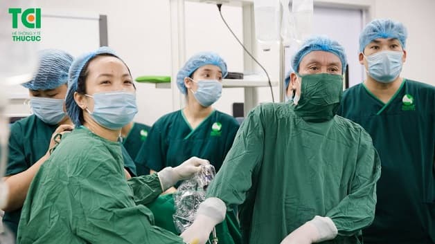 Phẫu thuật nôi soi là phương pháp phổ biến điều trị khối u buồng trứng