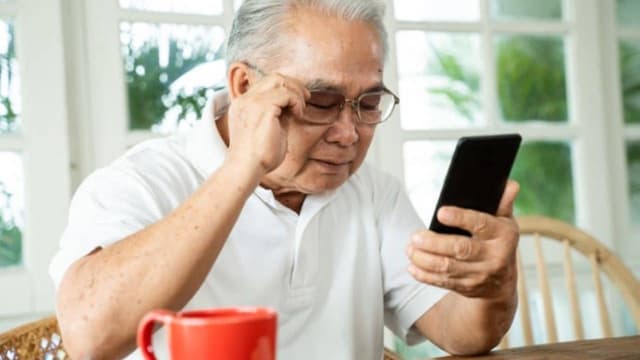 Những điều cần biết về kính lão hai tròng