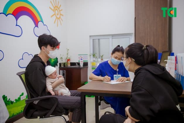 Liên hệ ngay với bác sĩ nếu bạn lỡ nhỡ lịch tiêm phòng cho trẻ