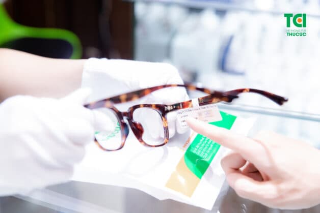 Kính thuốc ra đời như một giải pháp toàn diện để cải thiện tình trạng suy giảm thị lực do tật khúc xạ.