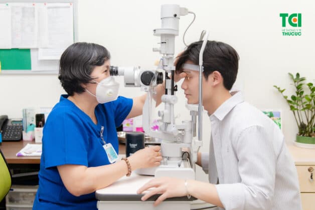 Giải đáp chi tiết thắc mắc: Nên mua kính thuốc ở đâu?