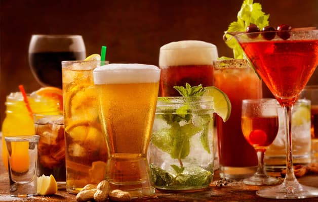 Bệnh nhân tuyến giáp kiêng ăn gì - Cafe và đồ uống có cồn.