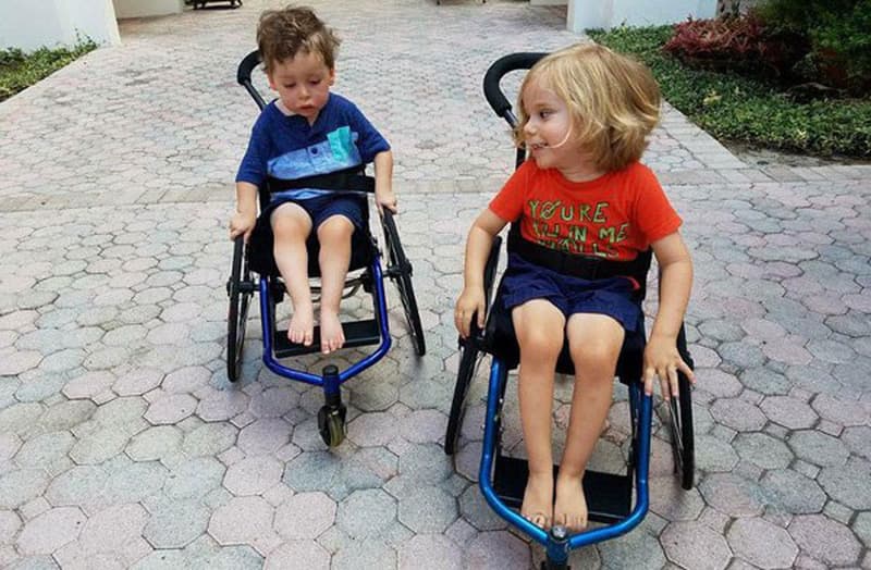 Bại liệt là bệnh có thể để lại nhiều biến chứng sức khỏe ảnh hưởng đến thể chất, tinh thần, sự phát triển trong tương lai của trẻ nhỏ