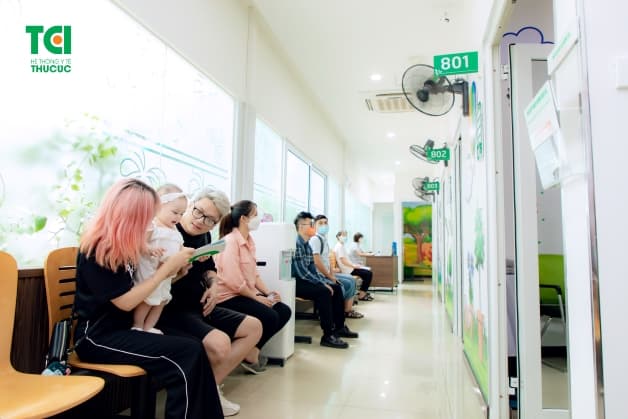 Sau khi tiêm vắc xin viêm gan B bạn cần ở lại cơ sở tiêm chủng ít nhất 30 phút để quan sát tình trạng sức khỏe