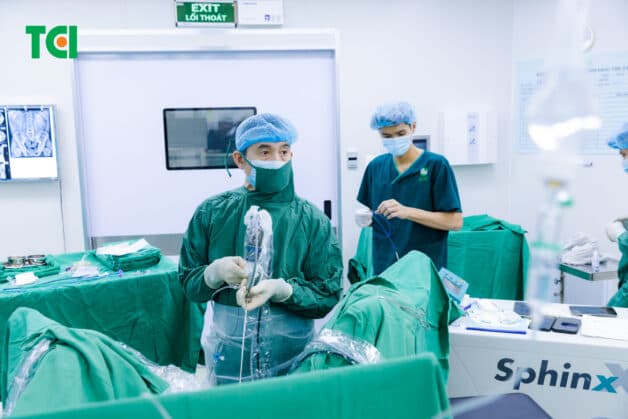 Điều trị sỏi bàng quang bằng tán sỏi nội soi ngược dòng