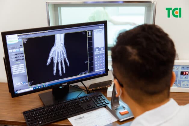 Thăm khám khi triệu chứng mới xuất hiện để được điều trị thoái hóa khớp kịp thời