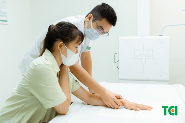 Thoái hóa khớp: triệu chứng, cách chẩn đoán và điều trị