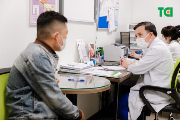 Khi bị trào ngược dạ dày thực quản nên làm gì?