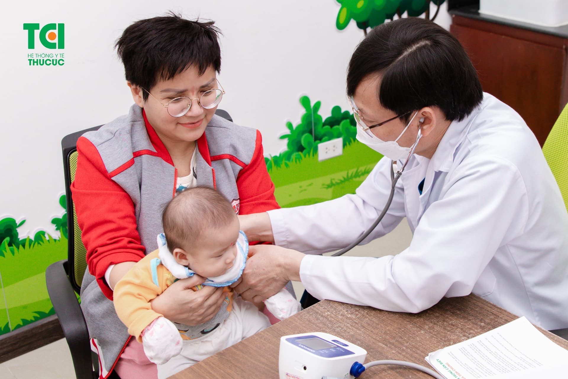 Liên hệ với bác sĩ ngay khi trẻ có các biểu hiện bất thường