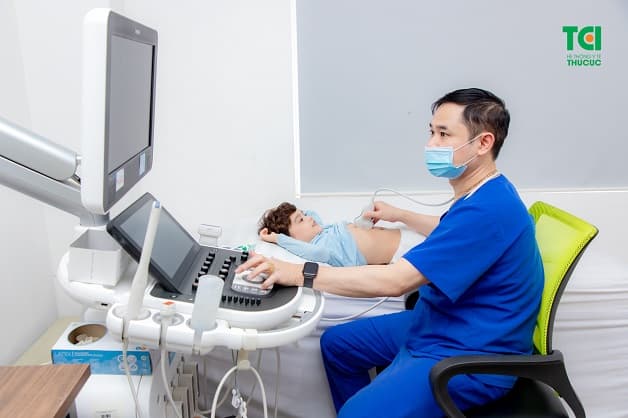 Trẻ nghi rối loạn tiêu hóa nên đi khám để xác định nguyên nhân và có cách điều trị phù hợp