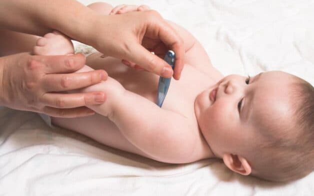 Viêm phổi ở trẻ thường xuất hiện với một loạt các triệu chứng.