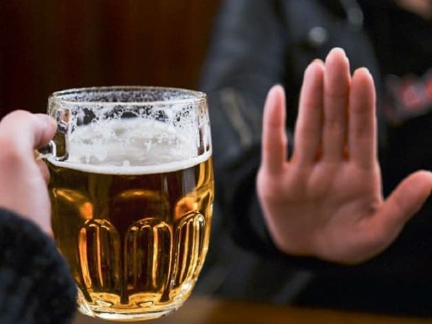 Rượu và bia nên được tránh cả trước và sau khi tiêm vacxin