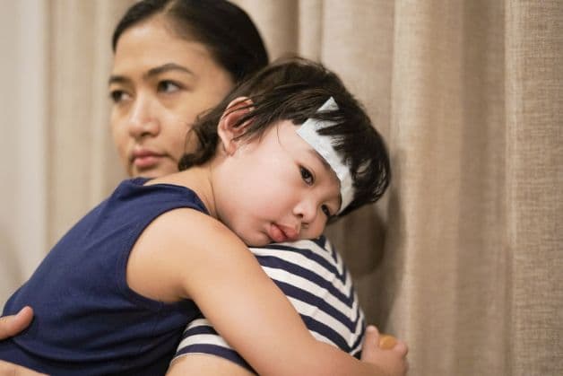 trước và sau tiêm vacxin bố mẹ cần nắm rõ về tình trạng sức khỏe của con cũng như các phản ứng tạo nên do vacxin