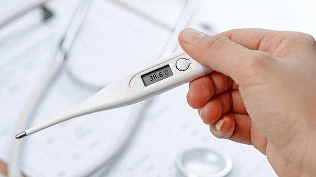 Sốt sau tiêm vắc xin là một trong những phản ứng phổ biến