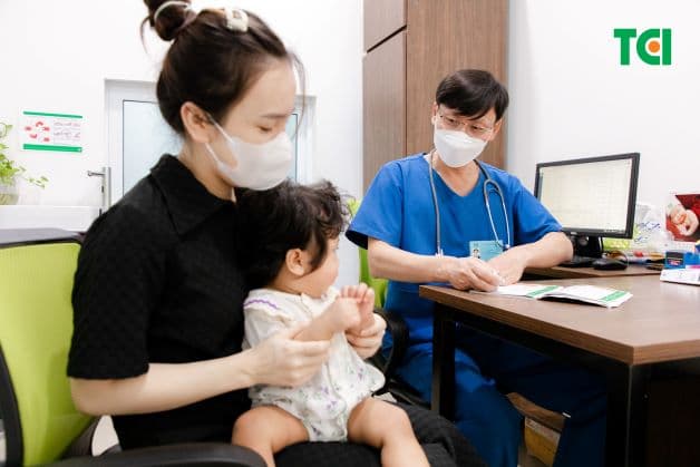 Lựa chọn tiêm loại vắc xin nào cần được sự tư vấn từ bác sĩ.