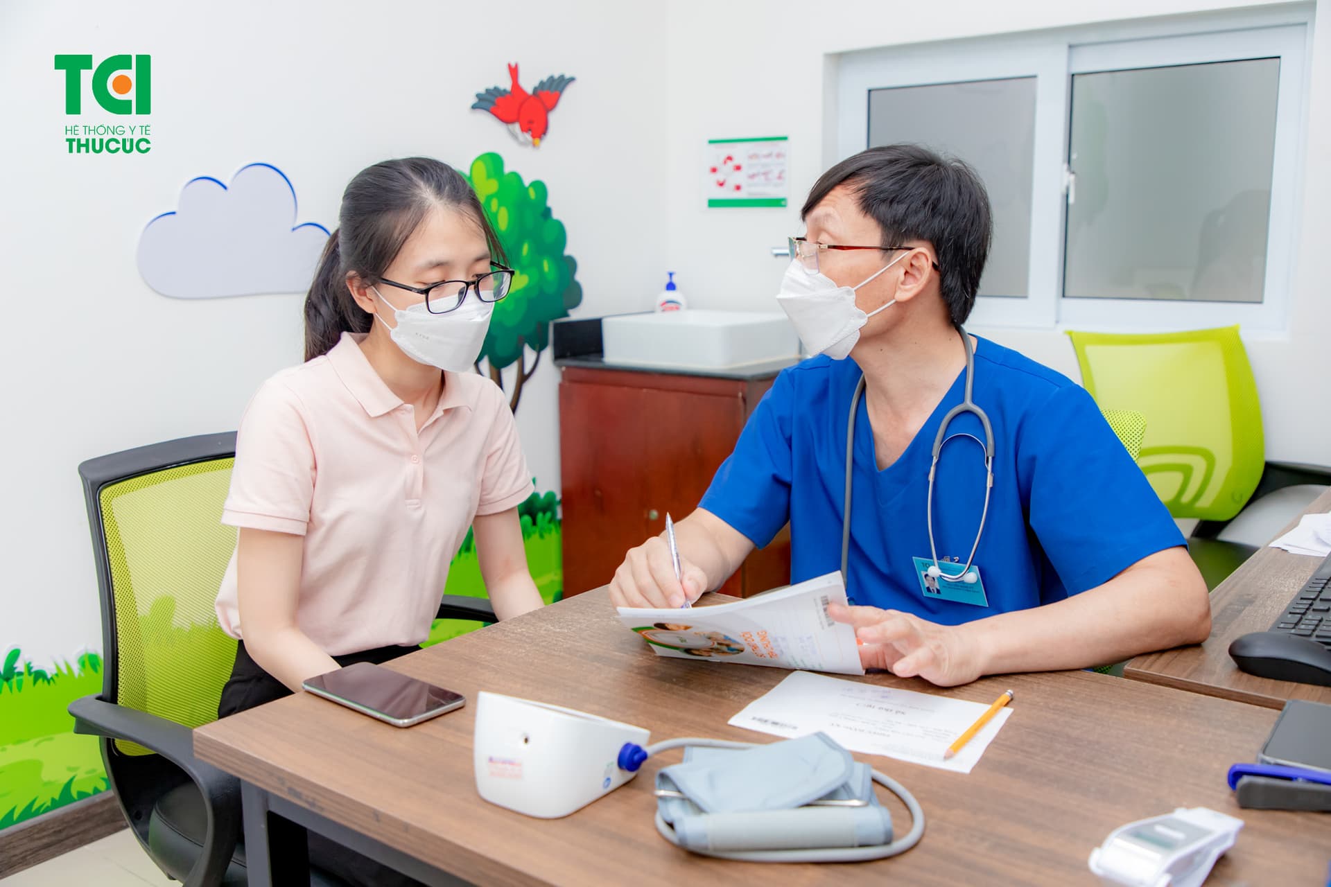 Tại TCI bạn sẽ được các bác sĩ chuyên khoa khám sàng lọc thể trạng và sức khỏe trước tiêm