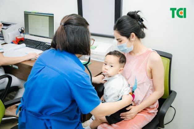 Phác đồ điều trị viêm xương chũm cho trẻ cần được chỉ định từ bác sĩ để đảm bảo an toàn