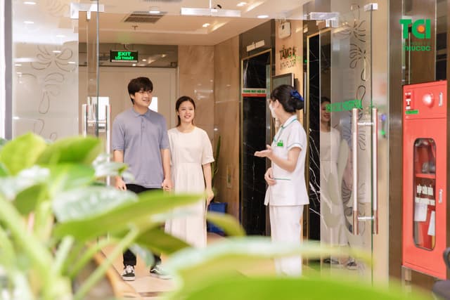 Ảnh Tiktoker triệu follower Đào Nguyễn Ánh trải nghiệm cùng vợ bầu tại TCI