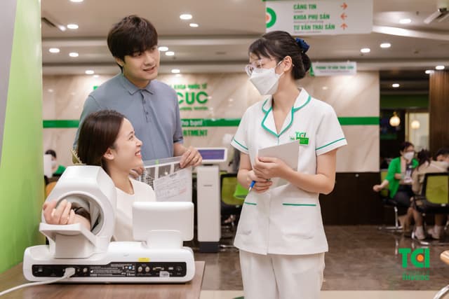 Ảnh Tiktoker triệu follower Đào Nguyễn Ánh trải nghiệm cùng vợ bầu tại TCI