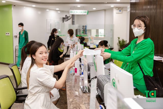 Ảnh Tiktoker triệu follower Đào Nguyễn Ánh trải nghiệm cùng vợ bầu tại TCI