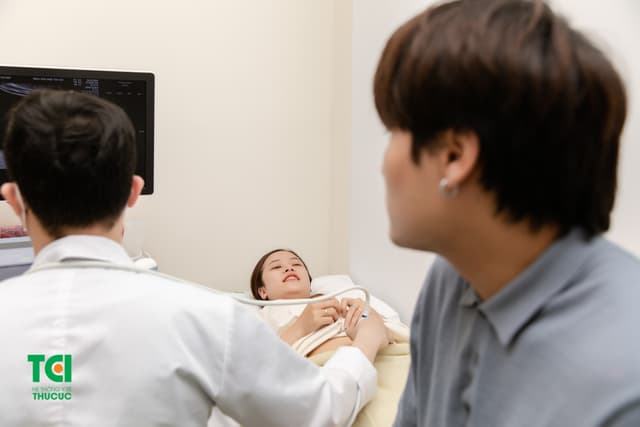 Ảnh Tiktoker triệu follower Đào Nguyễn Ánh trải nghiệm cùng vợ bầu tại TCI