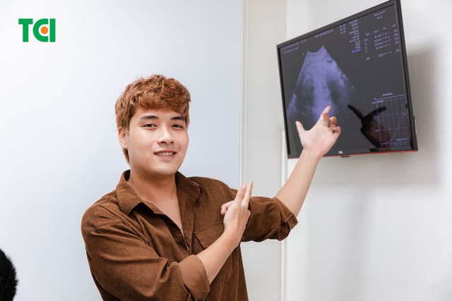 Ảnh Tiktoker triệu follower Đào Nguyễn Ánh trải nghiệm cùng vợ bầu tại TCI