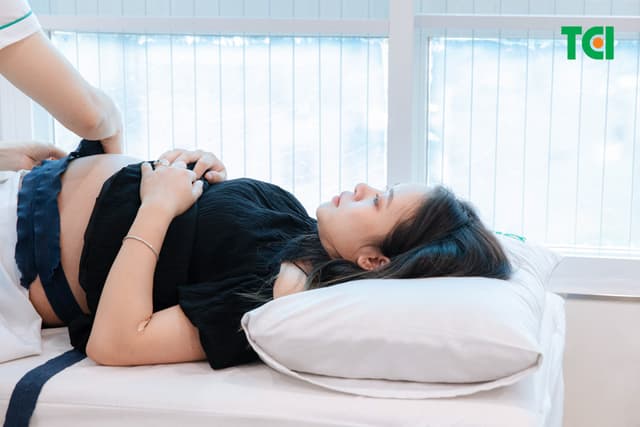 Ảnh Tiktoker triệu follower Đào Nguyễn Ánh trải nghiệm cùng vợ bầu tại TCI