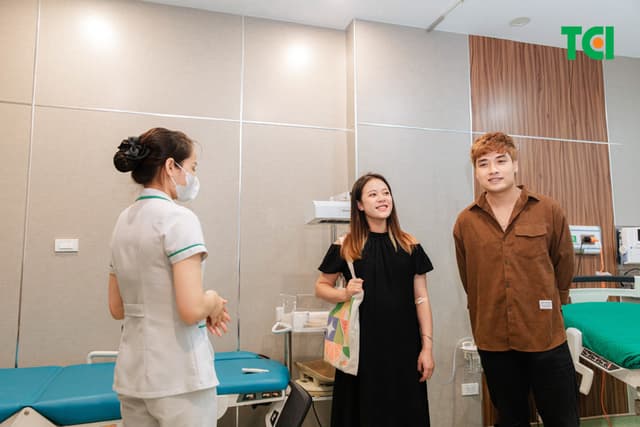 Ảnh Tiktoker triệu follower Đào Nguyễn Ánh trải nghiệm cùng vợ bầu tại TCI