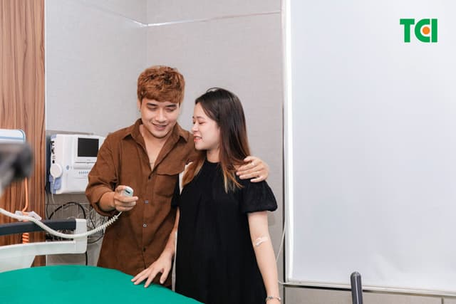 Ảnh Tiktoker triệu follower Đào Nguyễn Ánh trải nghiệm cùng vợ bầu tại TCI