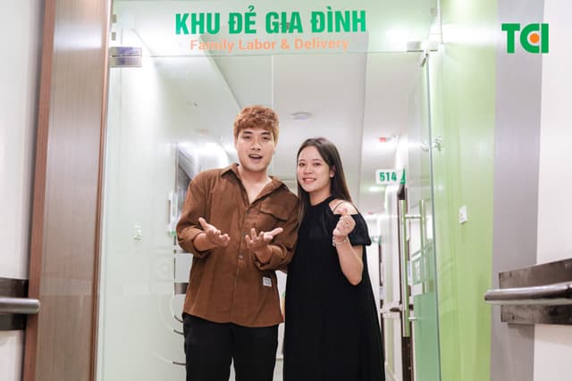 Ảnh Tiktoker triệu follower Đào Nguyễn Ánh trải nghiệm cùng vợ bầu tại TCI