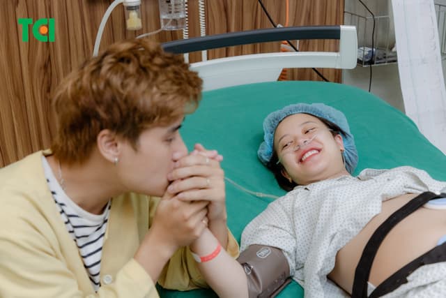 Ảnh Tiktoker triệu follower Đào Nguyễn Ánh trải nghiệm cùng vợ bầu tại TCI