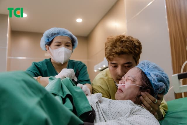 Ảnh Tiktoker triệu follower Đào Nguyễn Ánh trải nghiệm cùng vợ bầu tại TCI