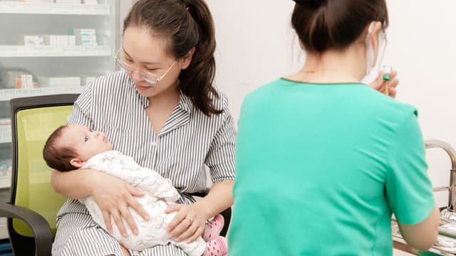 Các mũi tiêm phòng cho bé từ 0-6 tháng tuổi