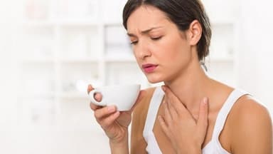 Cảnh báo những cách điều trị viêm họng sai lầm thường gặp