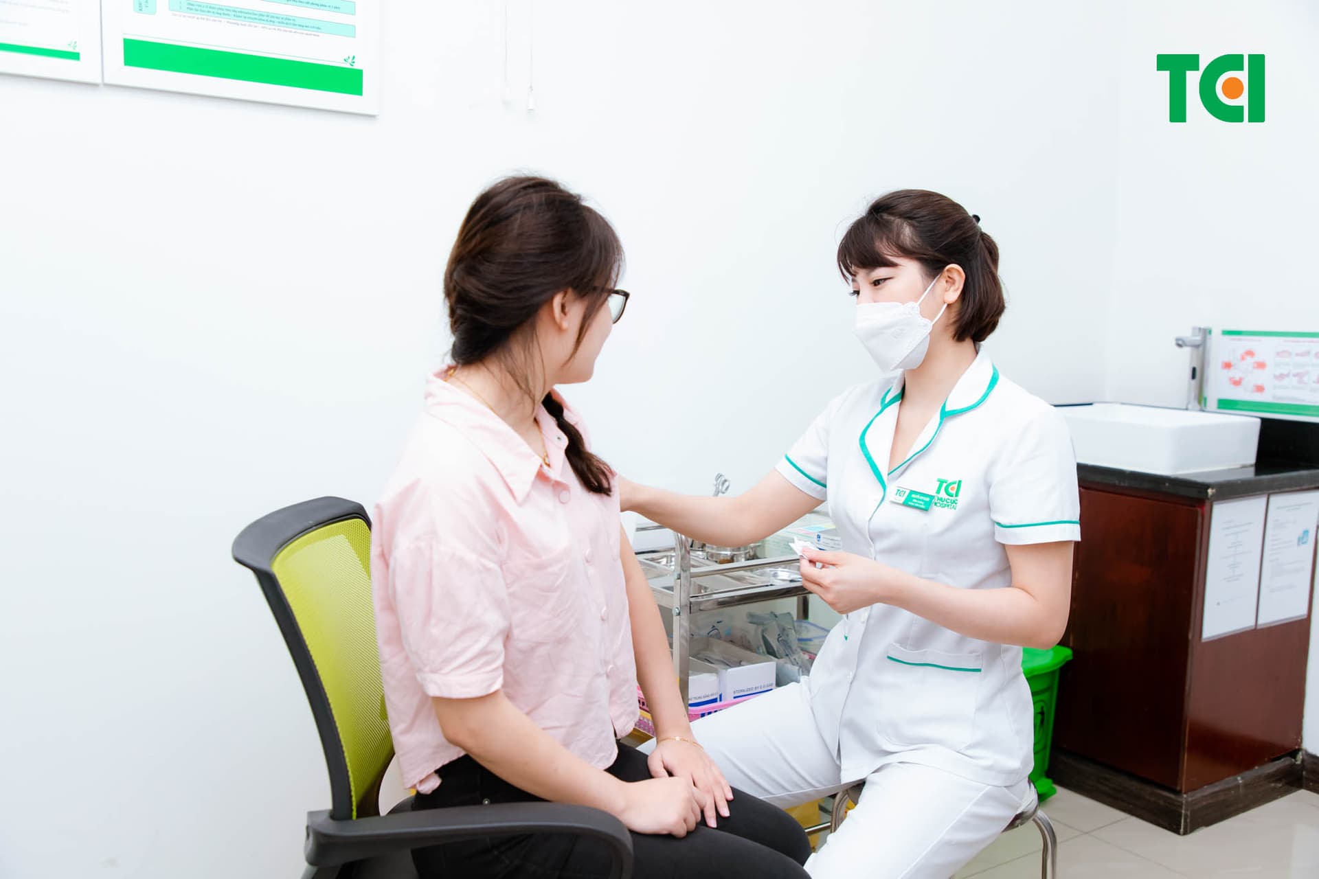 Chích vacxin ngừa ung thư cổ tử cung là biện pháp hiệu quả và an toàn nhất để phòng ung thư cổ tử cung