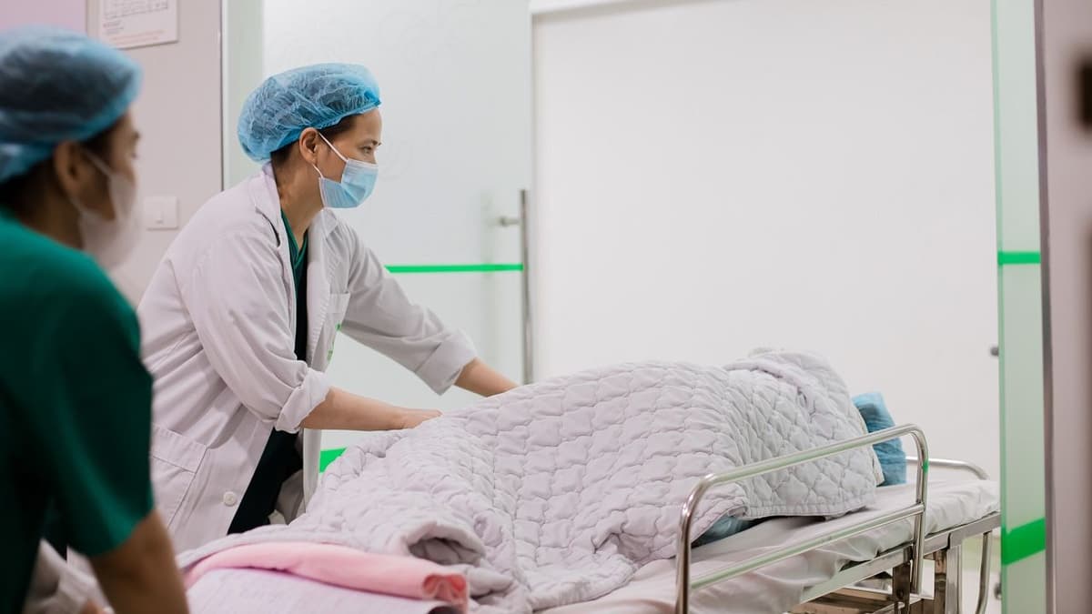 Chuyển mổ cấp cứu ối vỡ sớm, cổ tử cung mở hết đầu không lọt