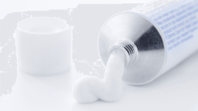 Lưu ý dùng thuốc bôi cho em bé bị tay chân miệng