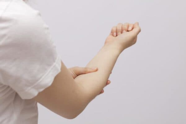 Đặc điểm gãy xương cẳng tay