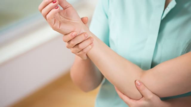 Nguyên nhân gãy xương cánh tay và cách điều trị