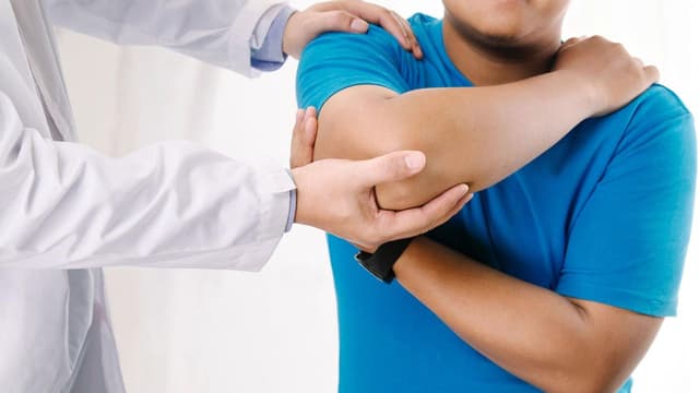 Gãy xương đòn: Nguyên nhân, dấu hiệu và cách điều trị