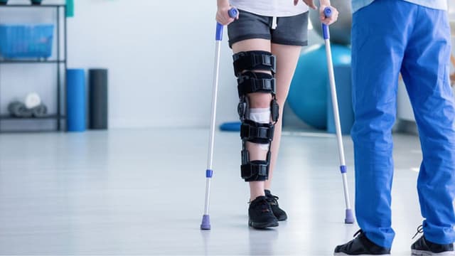 Tìm hiểu: Mổ rách sụn chêm bao lâu thì hồi phục? 