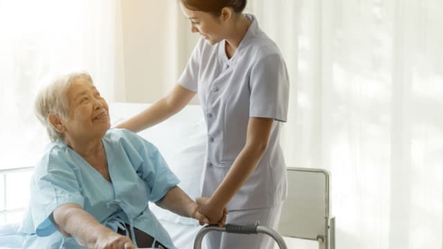 Mổ thay khớp háng thành công sau bao lâu sẽ đi lại được?