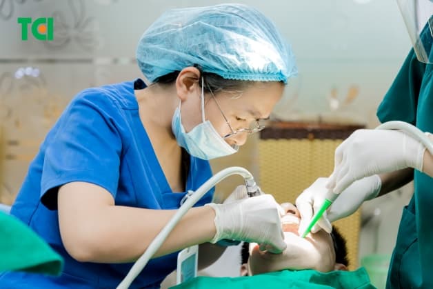 Nhổ răng khôn mọc lệch