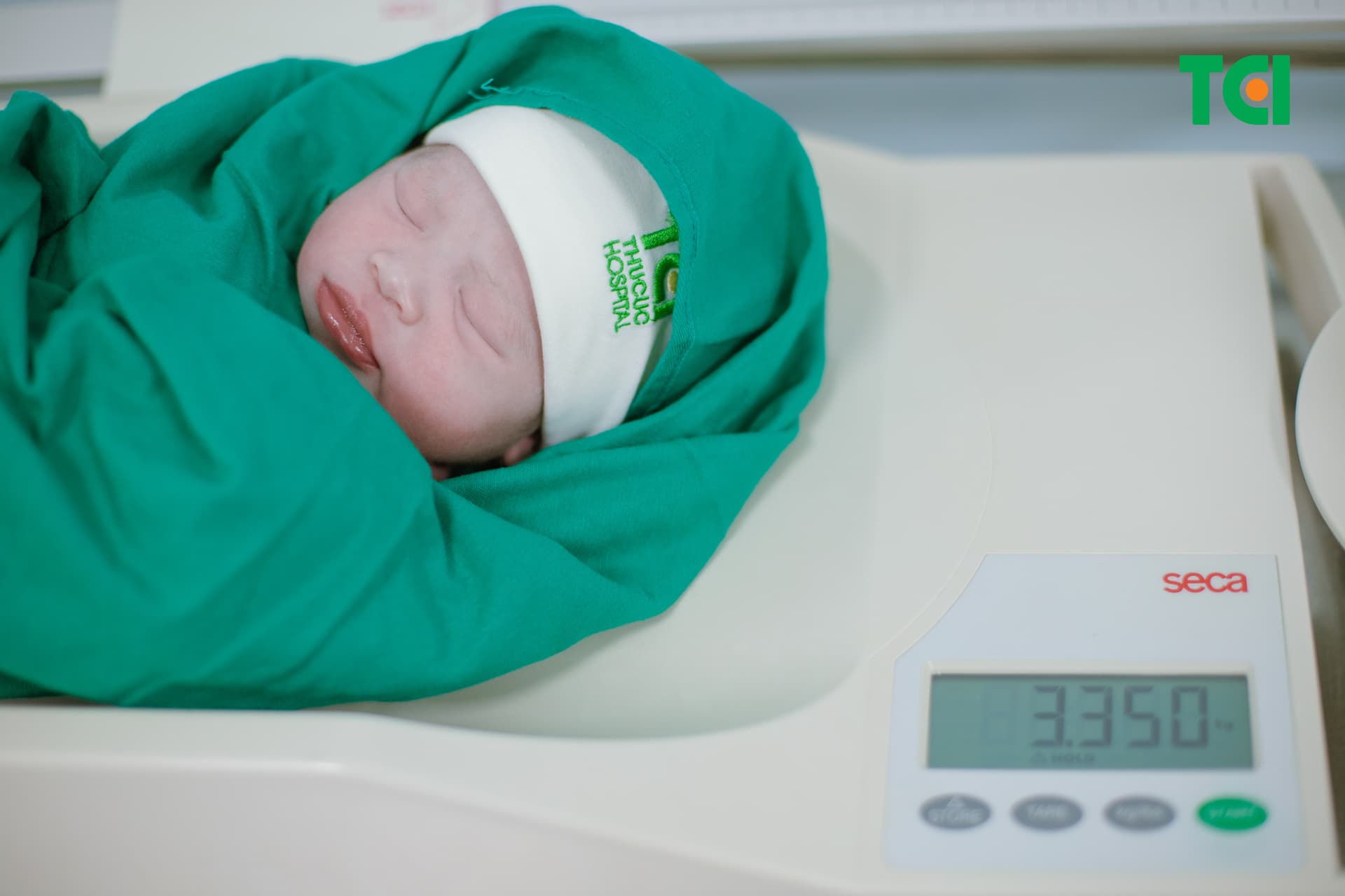 Em bé của chị Hiền chào đời bình an, với trọng lượng là 3,3kg