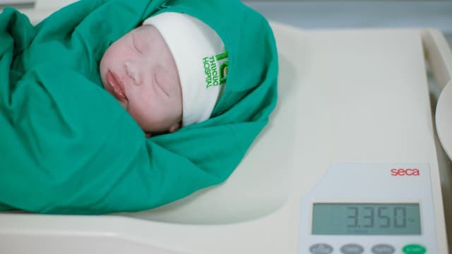 Thai ngôi ngược và dây rốn bám mép mẹ vượt cạn thế nào?