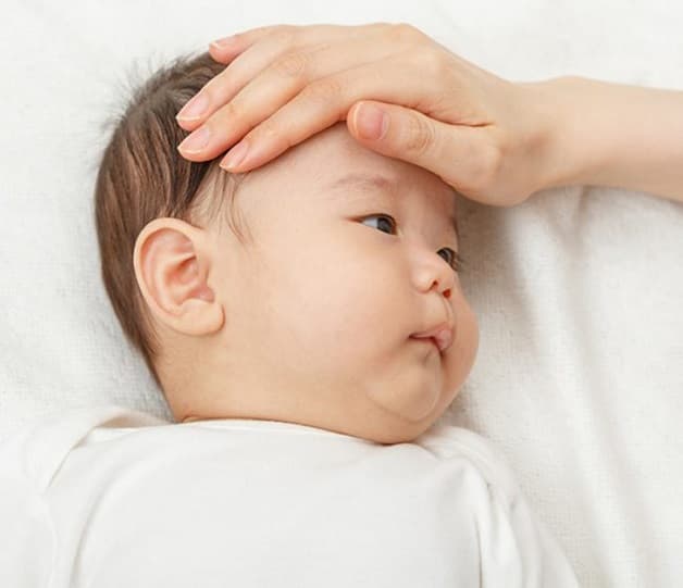 Ốm, mệt mỏi là biểu hiện thường thấy sau tiêm chủng